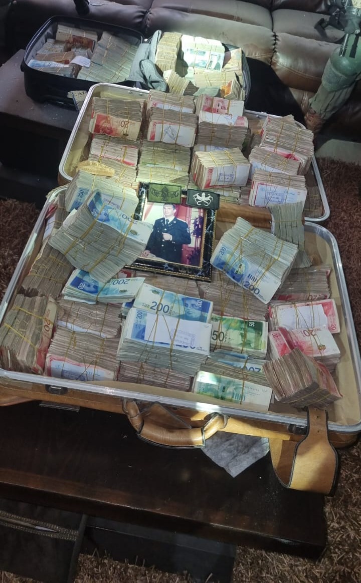 מזוודות הכסף שאותרו בבית בכיר החמאס