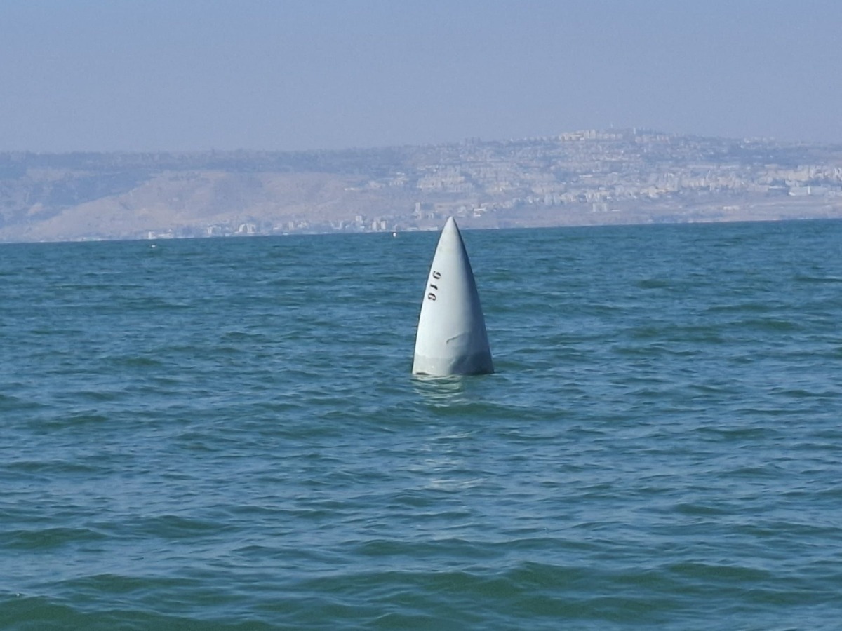 מיכל הדלוק בכנרת, הבוקר