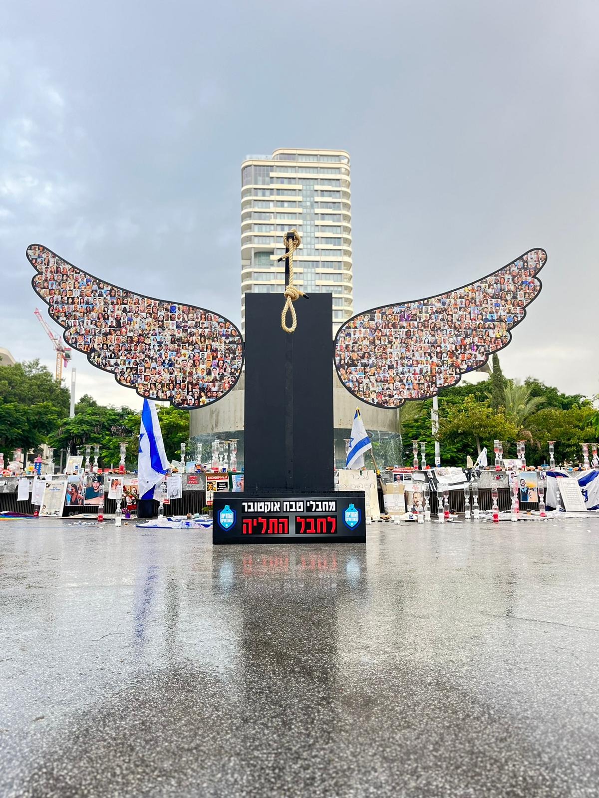 מיצג חבל התלייה, העירייה הסירה