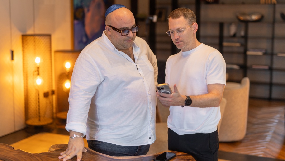 צמד המבקרים שלא מפספסים אף מסעדה כשרה: פעולה אחת מעידה האם המסעדה טובה ...