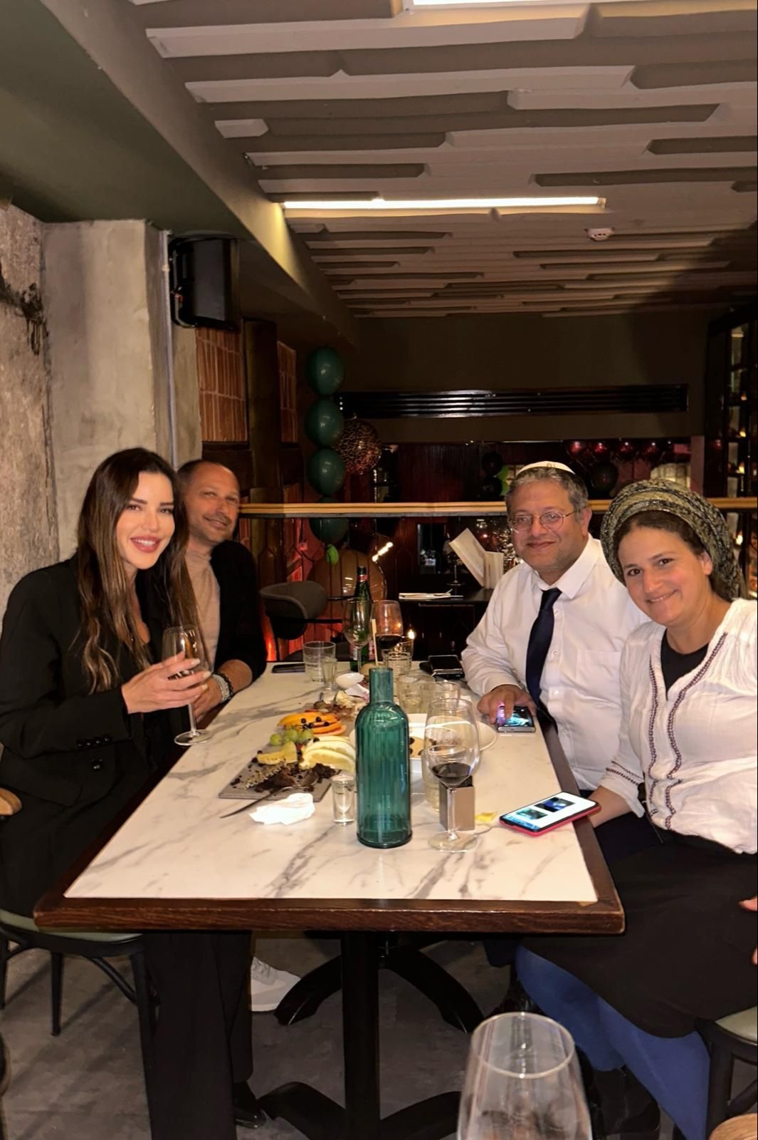 נטלי דדון במסעדה עם בן גביר
