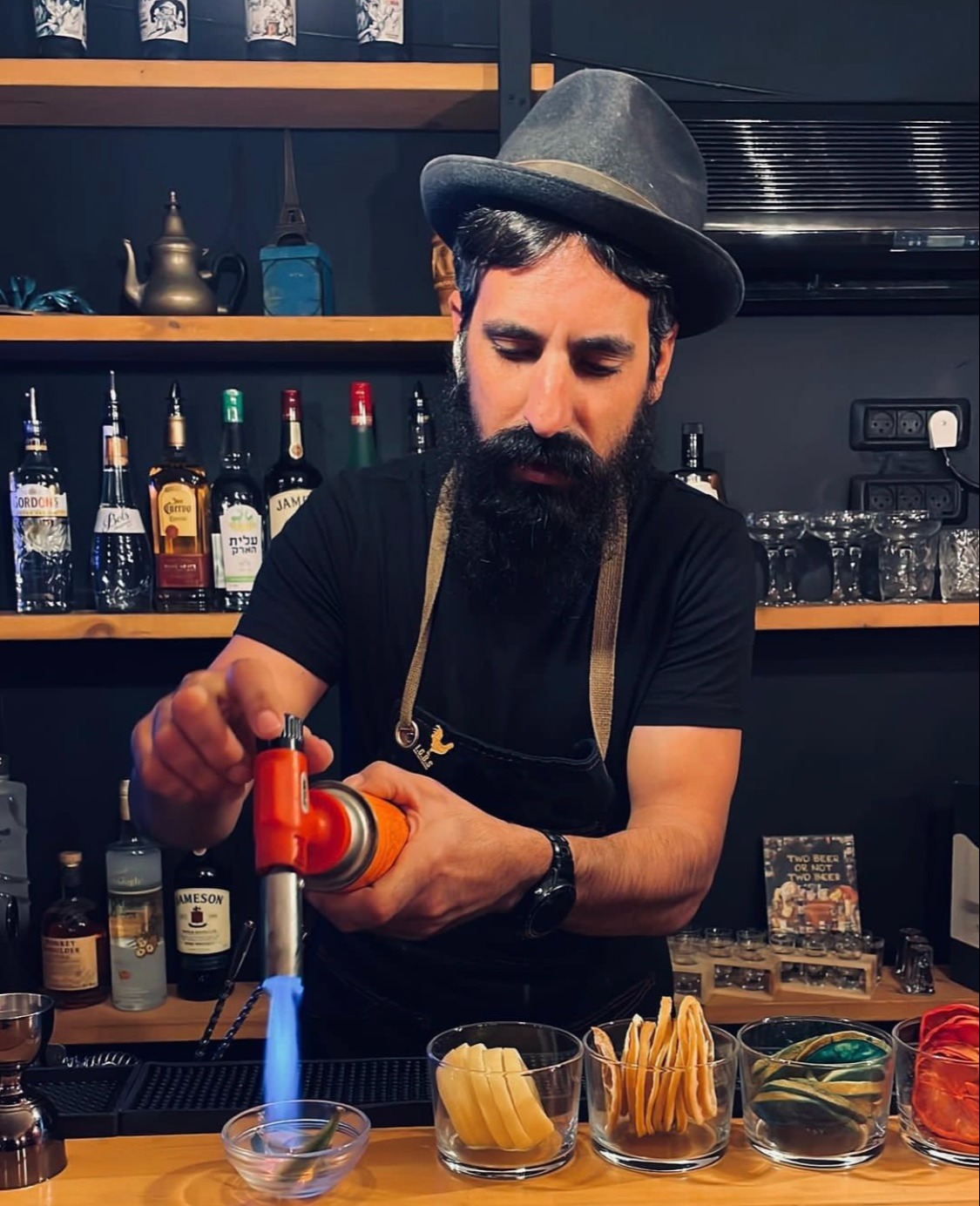 אזבר, עפרה