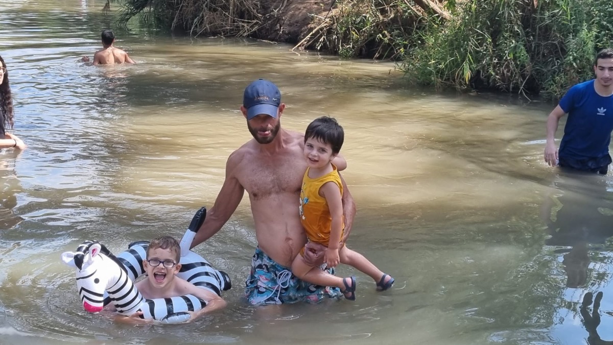 אור שוחט עם הילדים