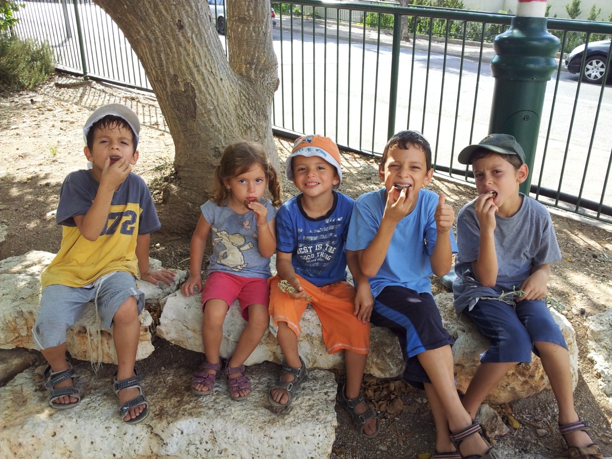אחיה דסקל ז"ל עם ילדיה של עדי