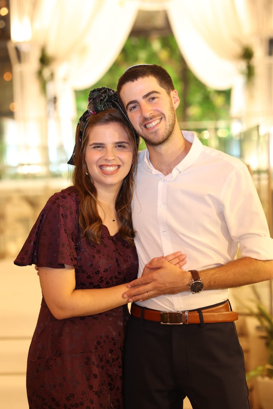 "אני שואלת כל אחד אם הוא רווק"