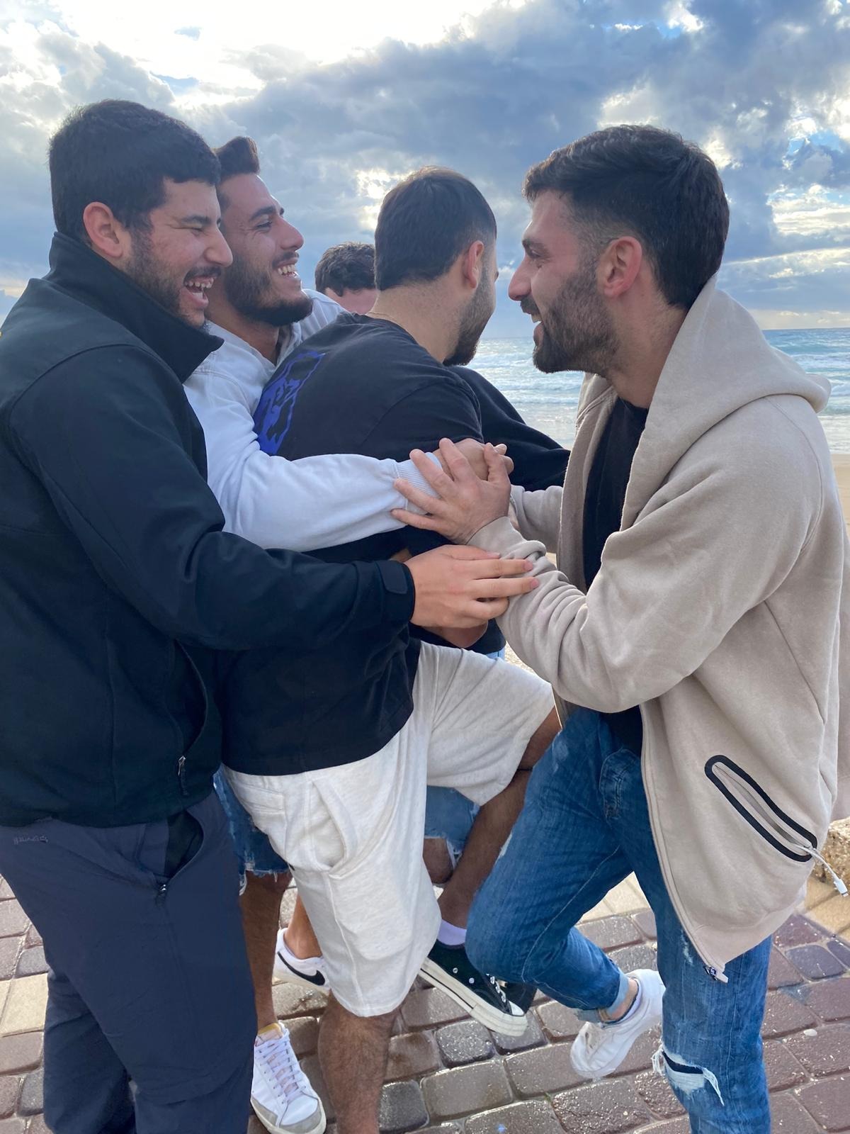 גלי וזיו עם חברים
