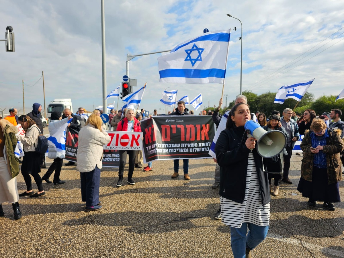 חסימת המשאיות ההומניטריות לעזה