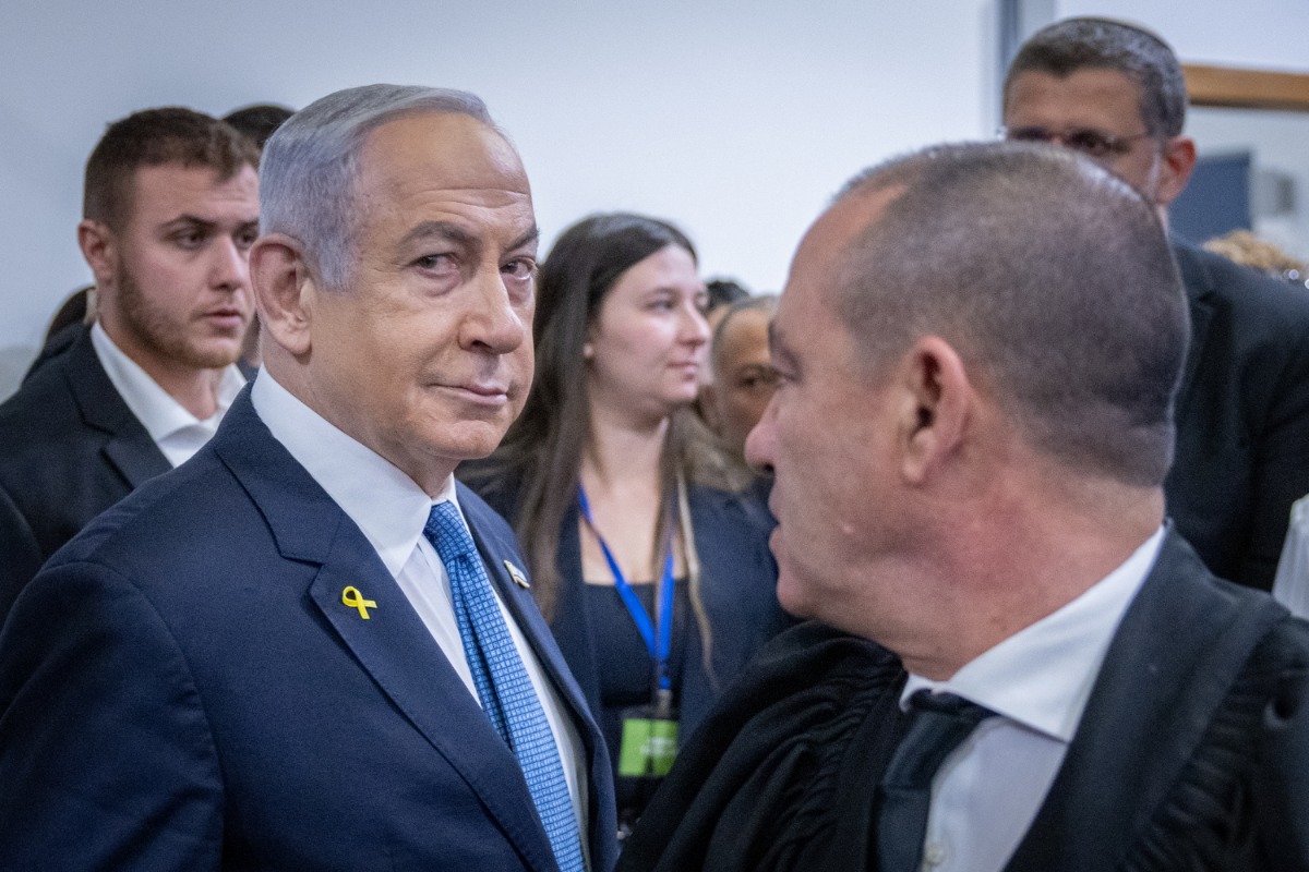 חצי מבט לצלם