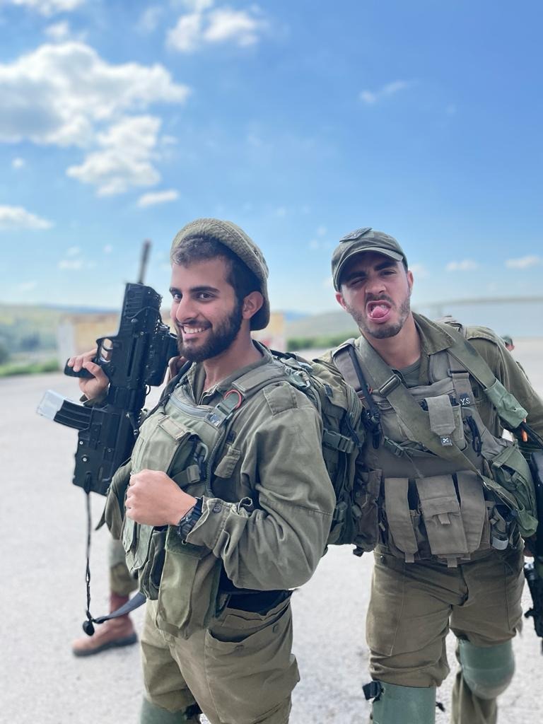 יאיר שושן ז"ל (ימין) וצור אברהם ז"ל (שמאל)