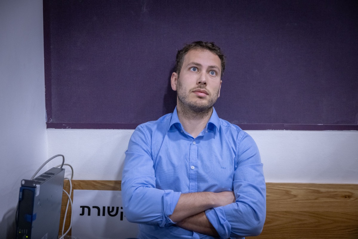 יש מצב שאבנר נתניהו יושב שם כבר כמה ימים?