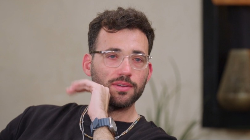 למה כולם מתנצלים?