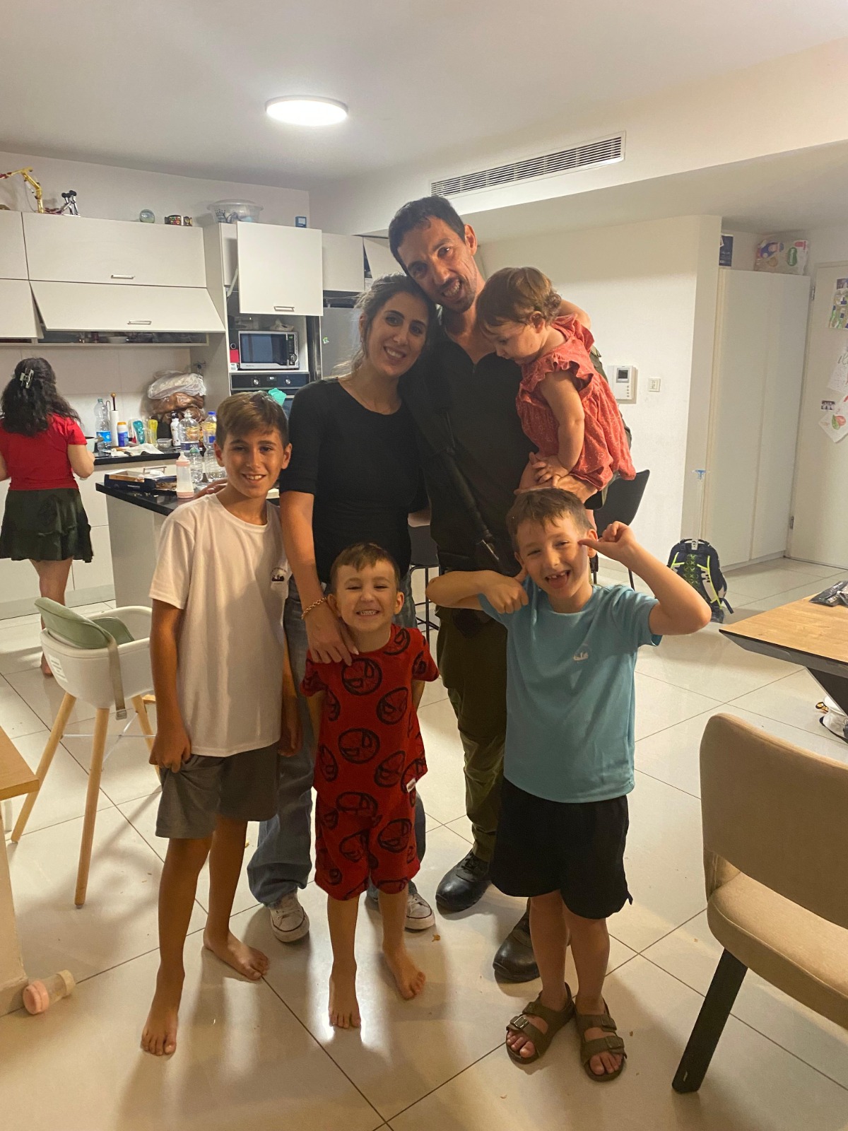 עדי ונתי עם ארבעת הילדים