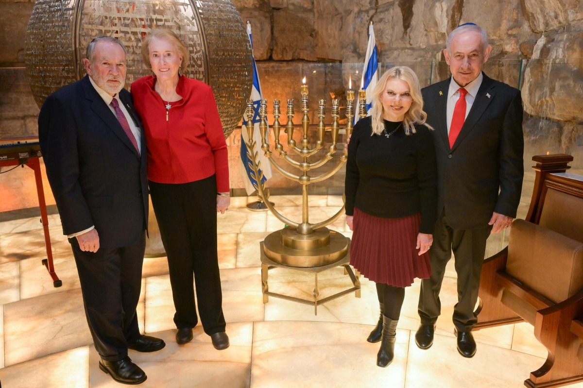 ראש הממשלה ורעייתו בהדלקת נרות