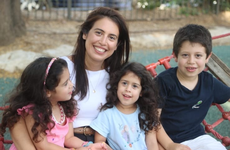 רותם לוי עם הילדים
