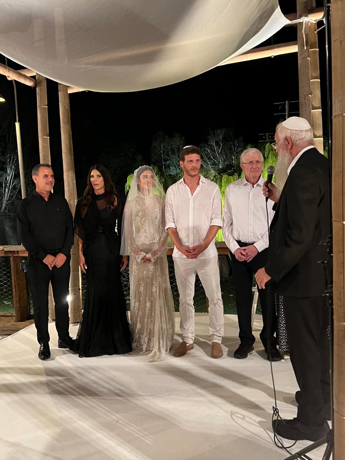 אורי איזק ונוי בר מתחתנים