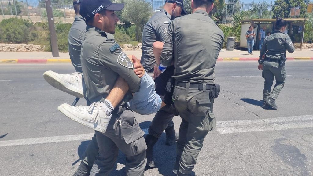 פינוי מפגינים מחוץ למשכן הכנסת
