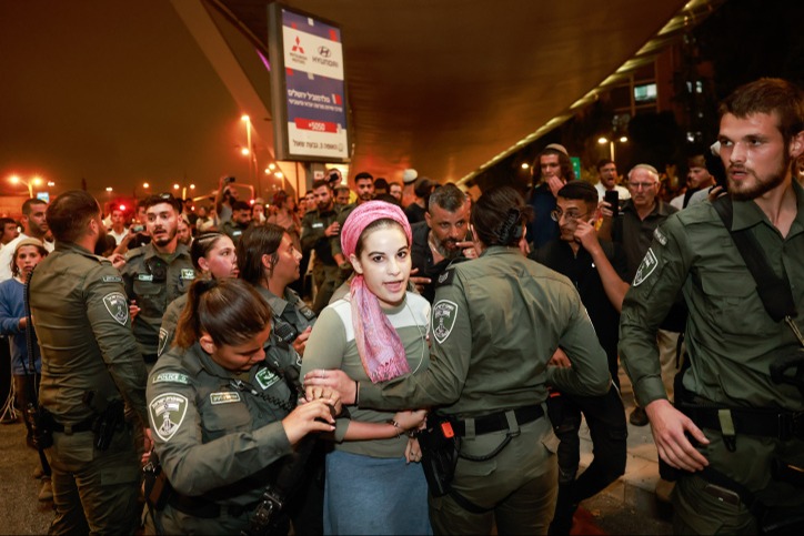 המחאה בגשר המיתרים