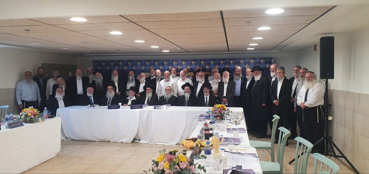 ועדת הרבנים יחד עם המועמדים