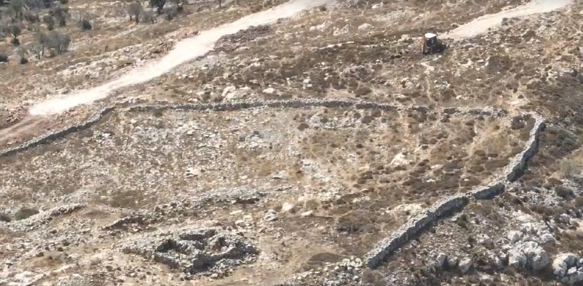 הכביש שנסלל סמוך לקבר יהשע
