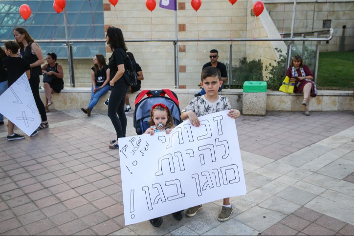 הפגנות נגד אלימות בגנים