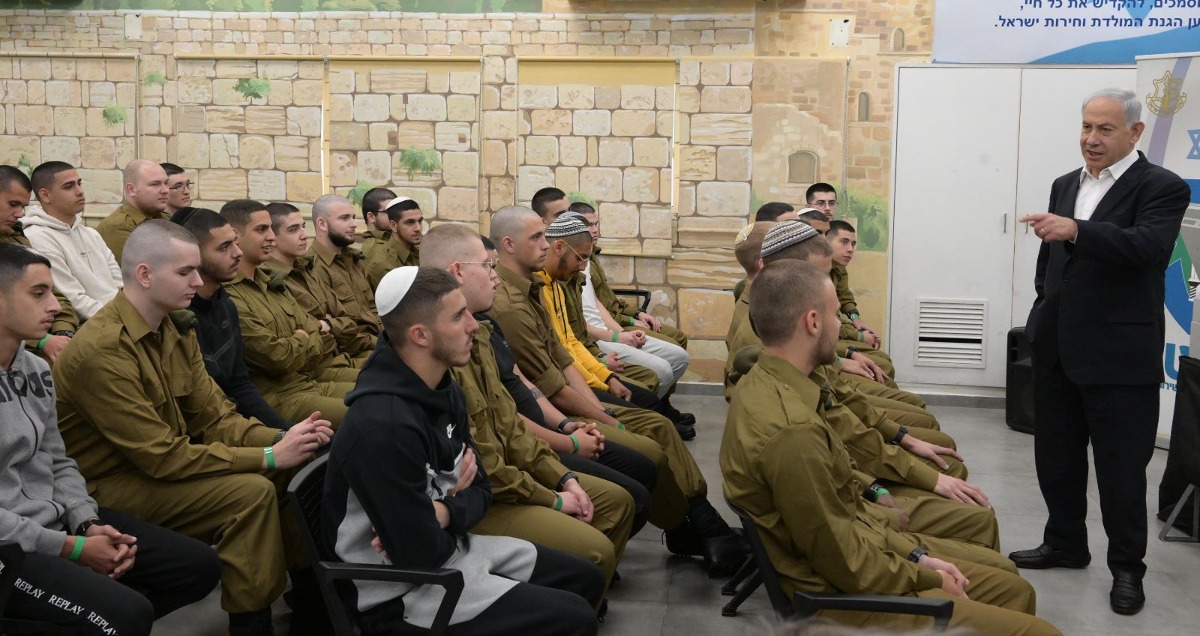 נתניהו עם המתגייסים