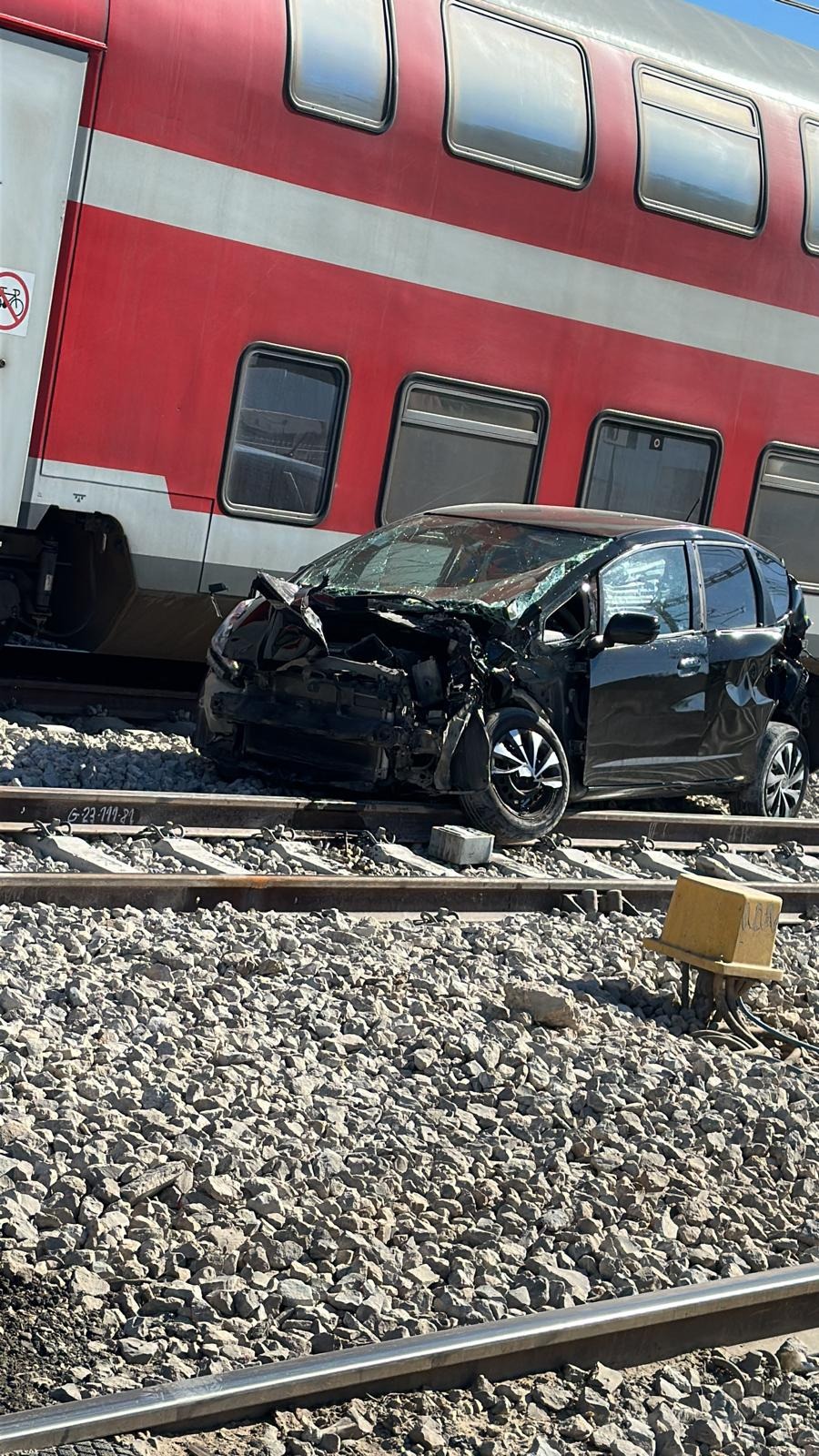 הרכבת והרכב שהתנגשו סמוך ללוד - שתי נשים נפצעו קל