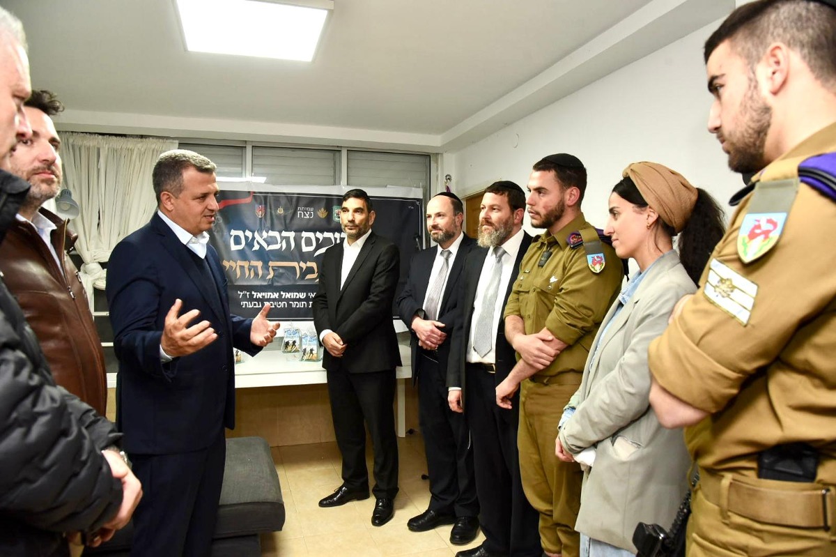 1.	רועי ברזילי, סגן ראש עיריית רמת גן, כרמל שאמה הכהן, ראש עיריית רמת גן, רוני בן חמו מנהל קשרי קהילה ב