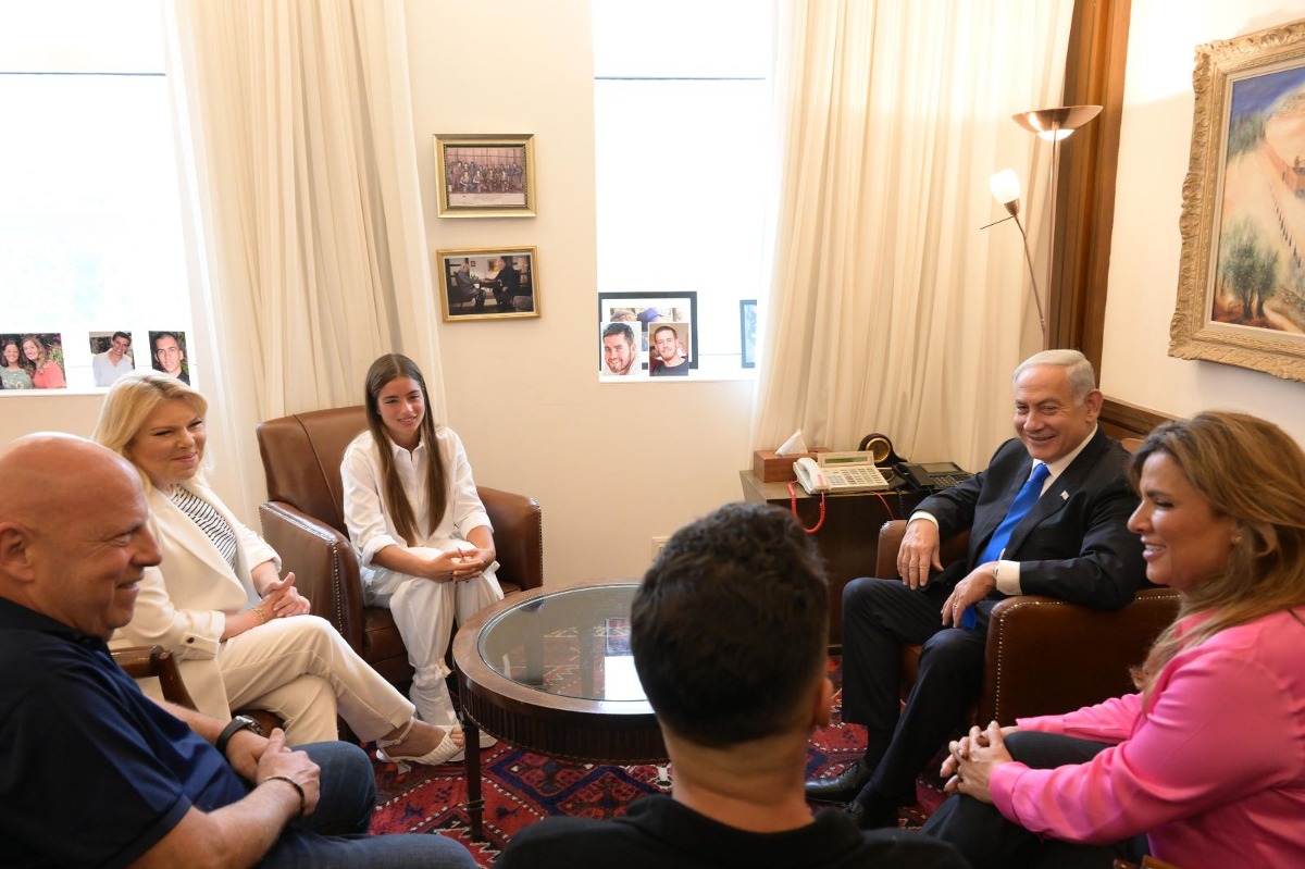 נועה קירל והצוות בביקור בלשכת נתניהו