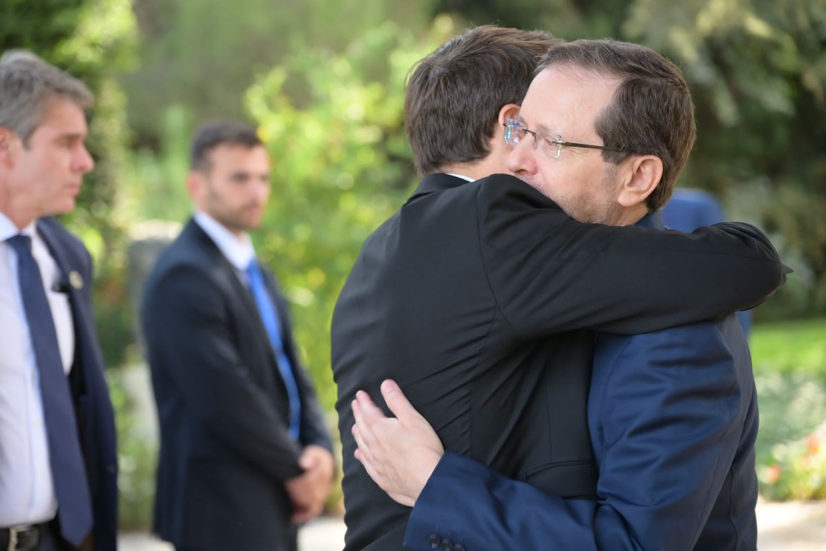 הרצוג ומקרון