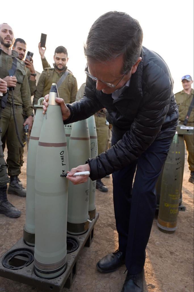 הרצוג חותם על פגזים