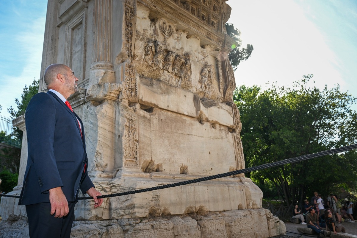 אוחנה בשער טיטוס