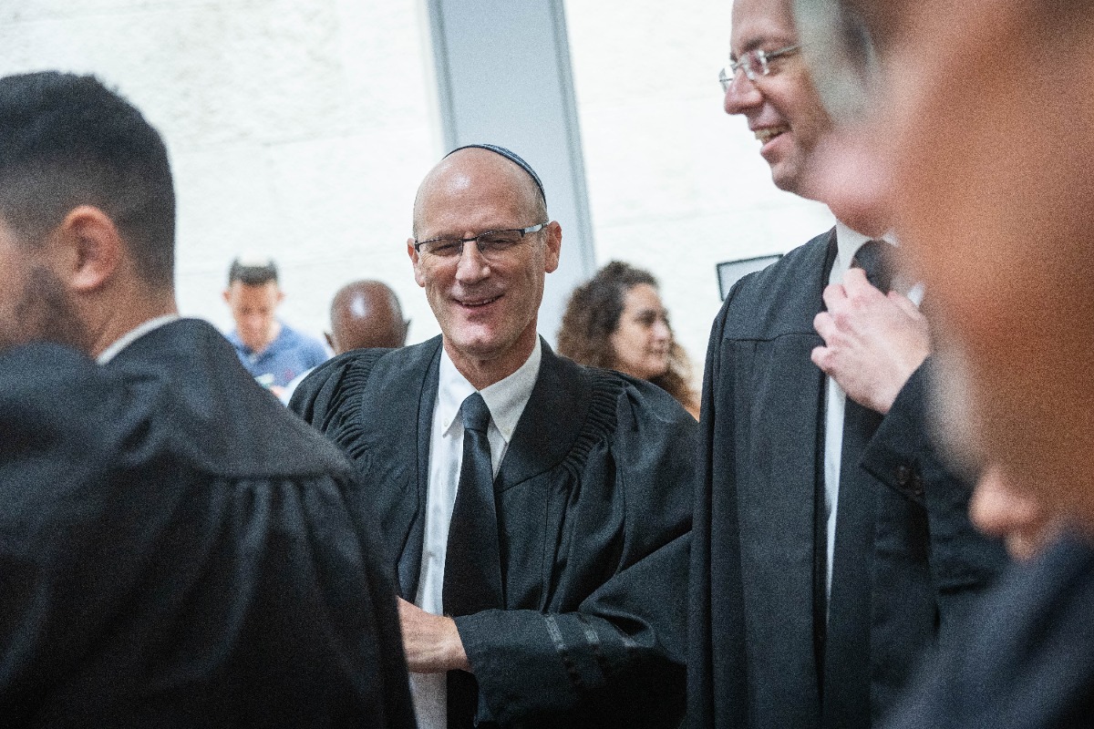 מיכאל ראבילו, ייצג בתביעה