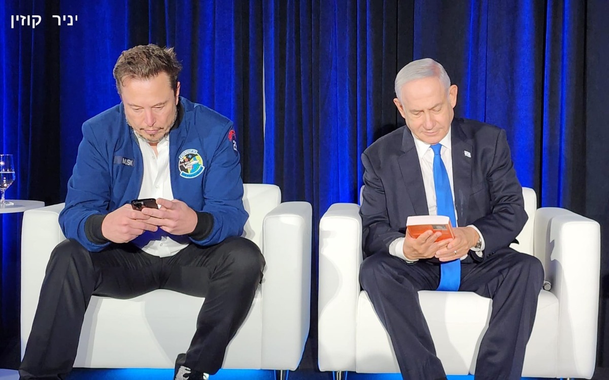 נתניהו בספר, מאסק בפלאפון