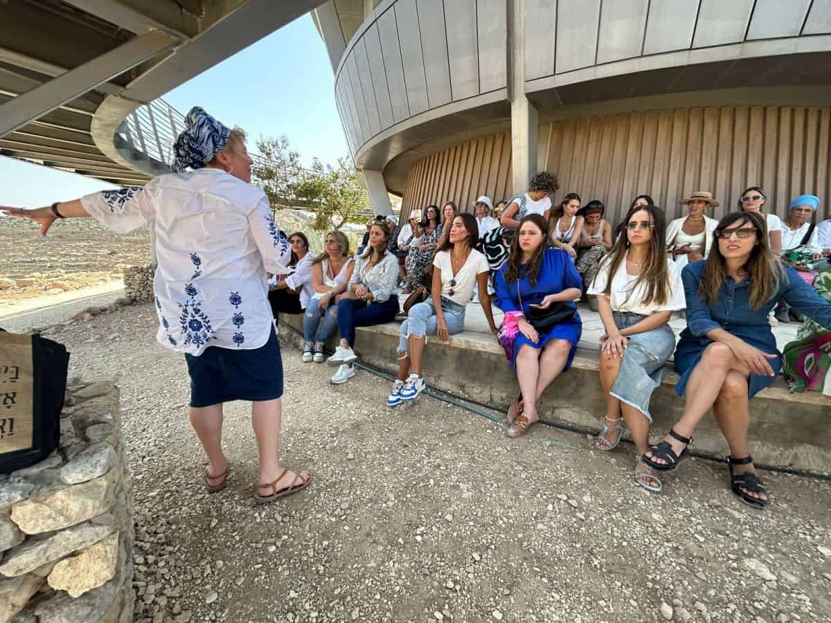 דדון ונשות העסקים בסיור