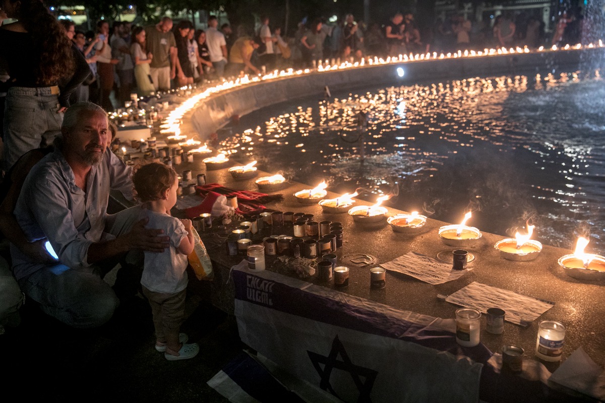 הדלקת נרות זיכרון לזכר קורבנות הטבח בכיכר דיזנגוף בתל אביב