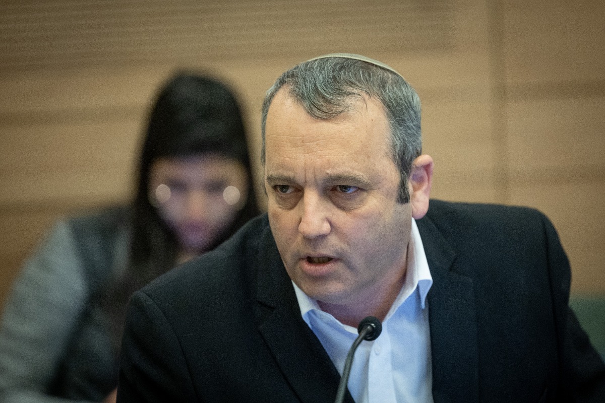 "החלטה מתבקשת", גלעד קריב