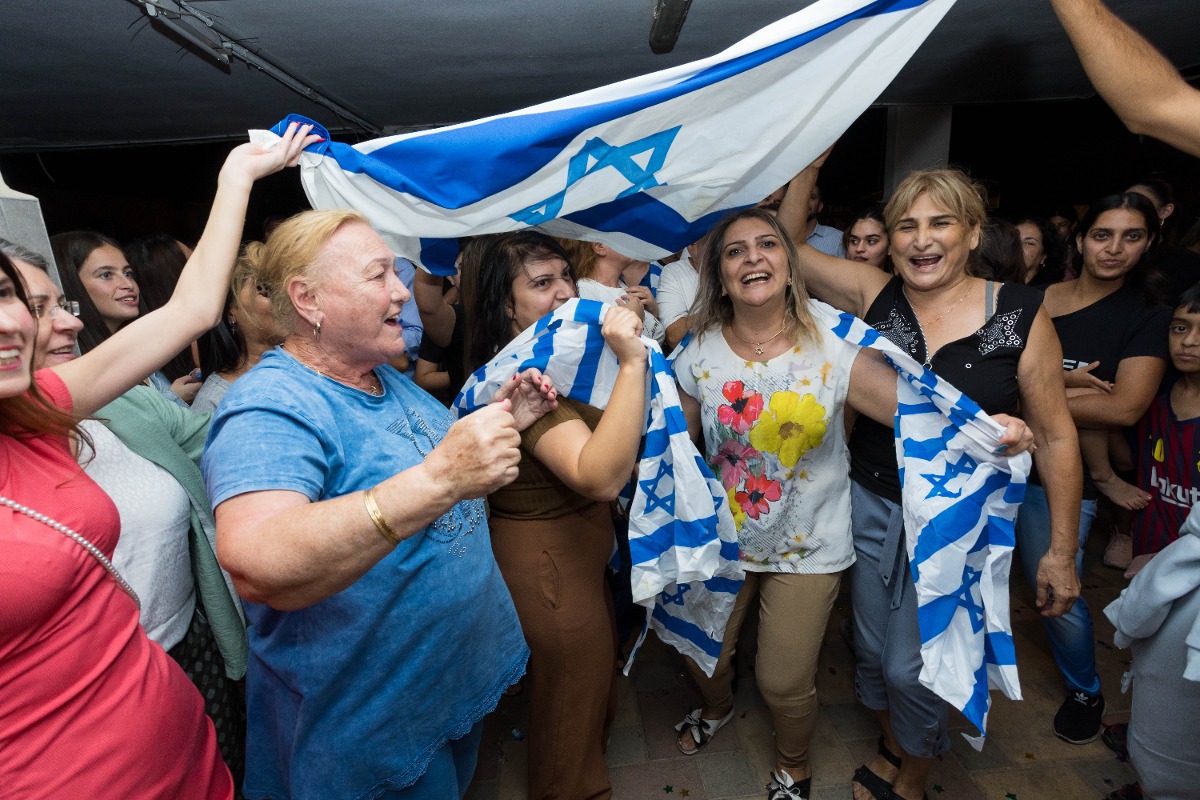 המונים הגיעו לחגוג את שחרורה של החיילת בקרית גת