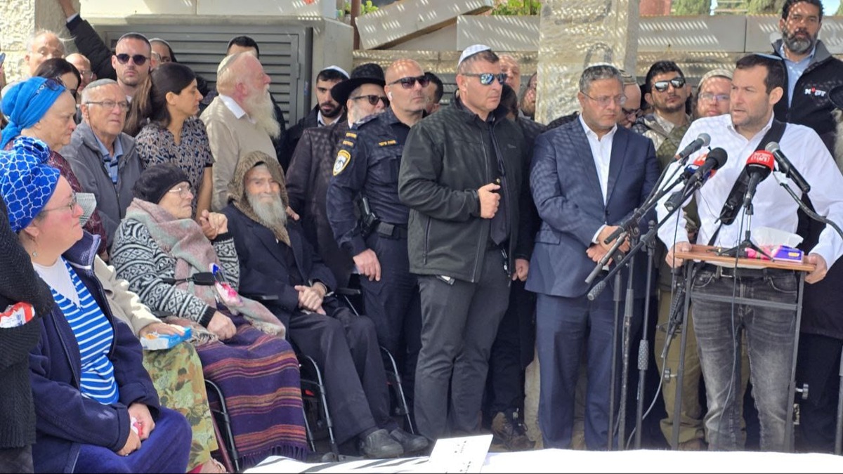 יוסי דגן בהלוויה