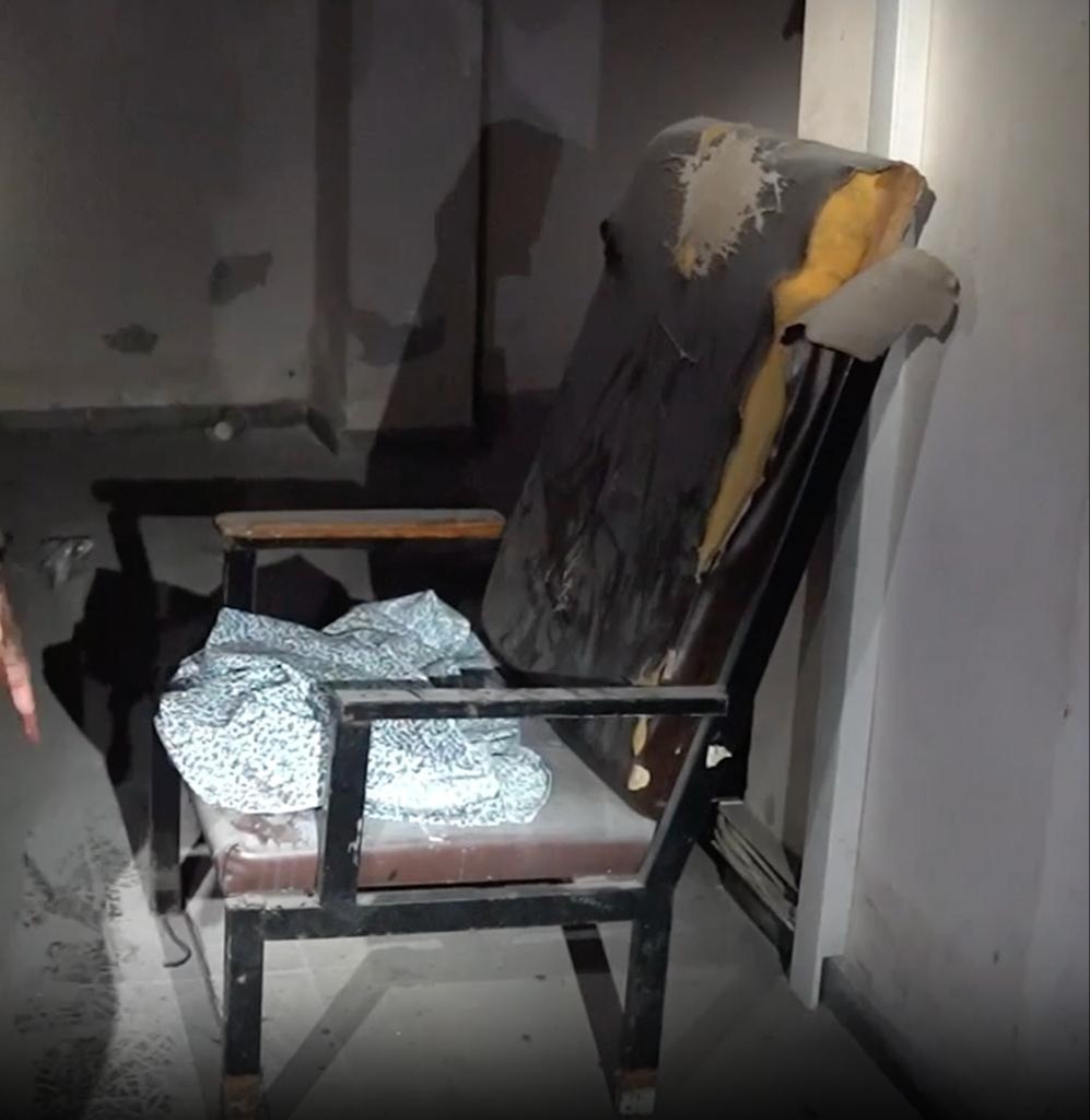 כיסא ששימש את מחבלי החמאס להחזקת חטופים