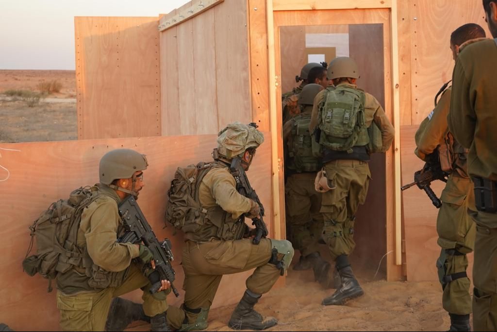 נערכים לכניסה קרקעית, חיילי גולני