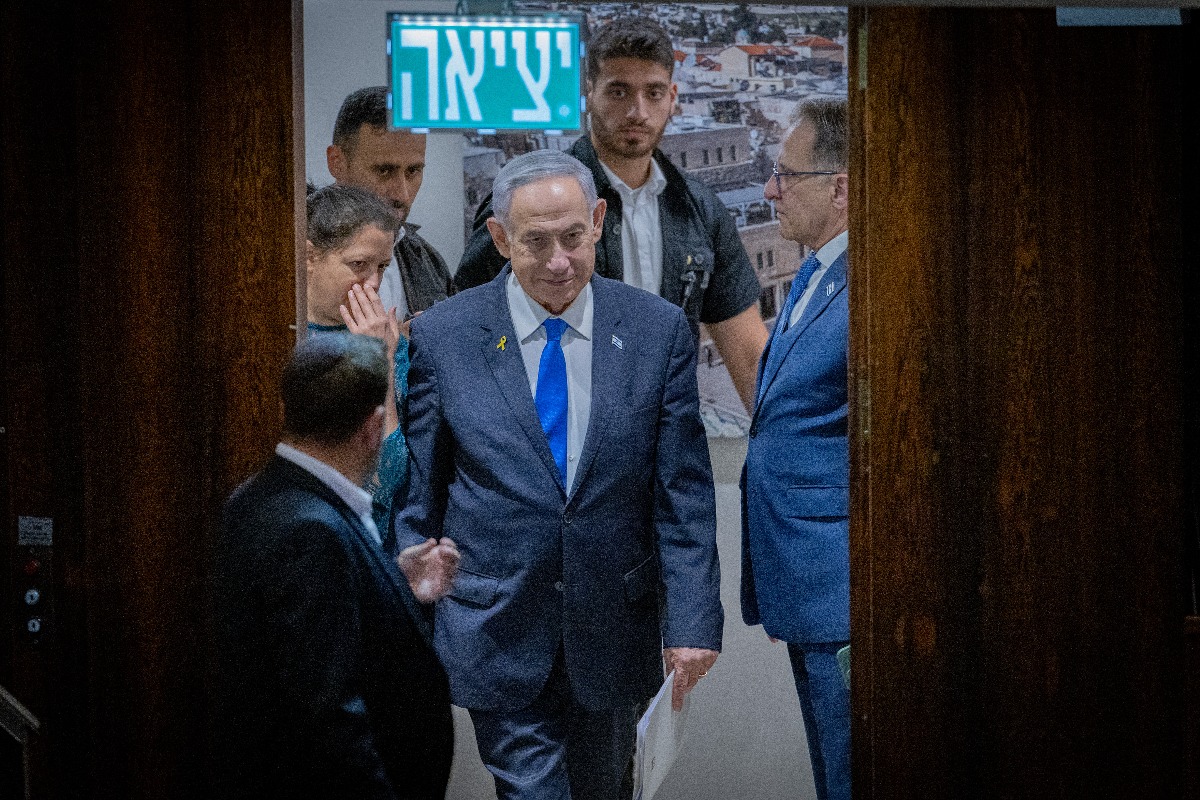 נתניהו בכניסה לדיון 40 חתימות בכנסת