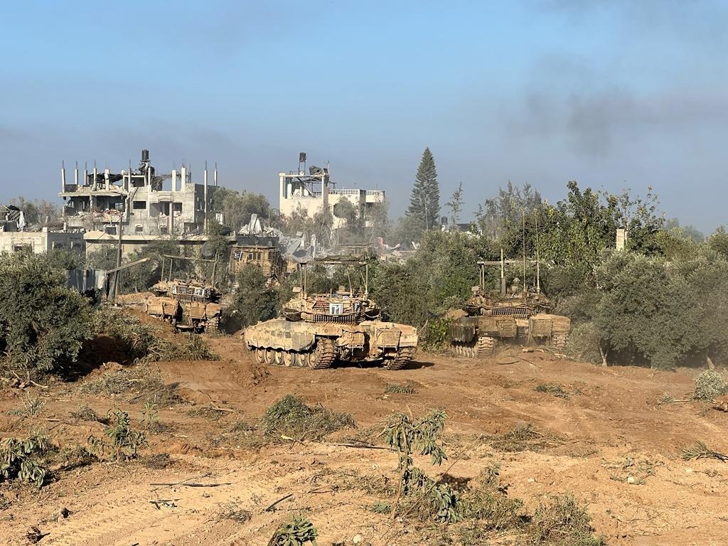 כוורות משגרים ופתח של פיר לפני השמדה