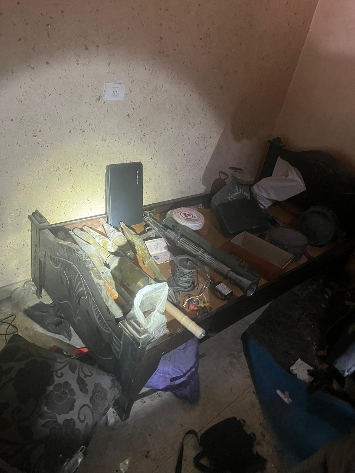אמצעי הלחימה שנמצאו בביתו של מח"ט גא"פ