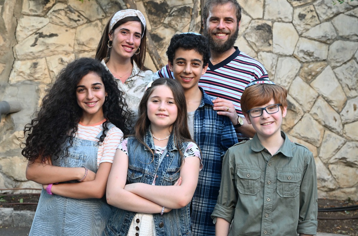 בכיסוי ראש וכיפה- מתוך הסדרה החדשה