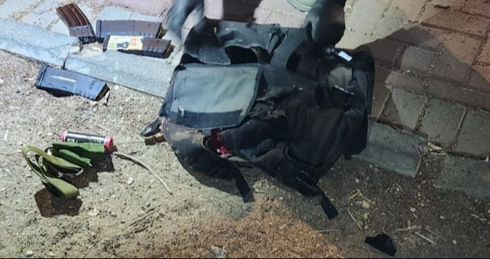 הווסט והמחסניות שנמצאו על המחבלים