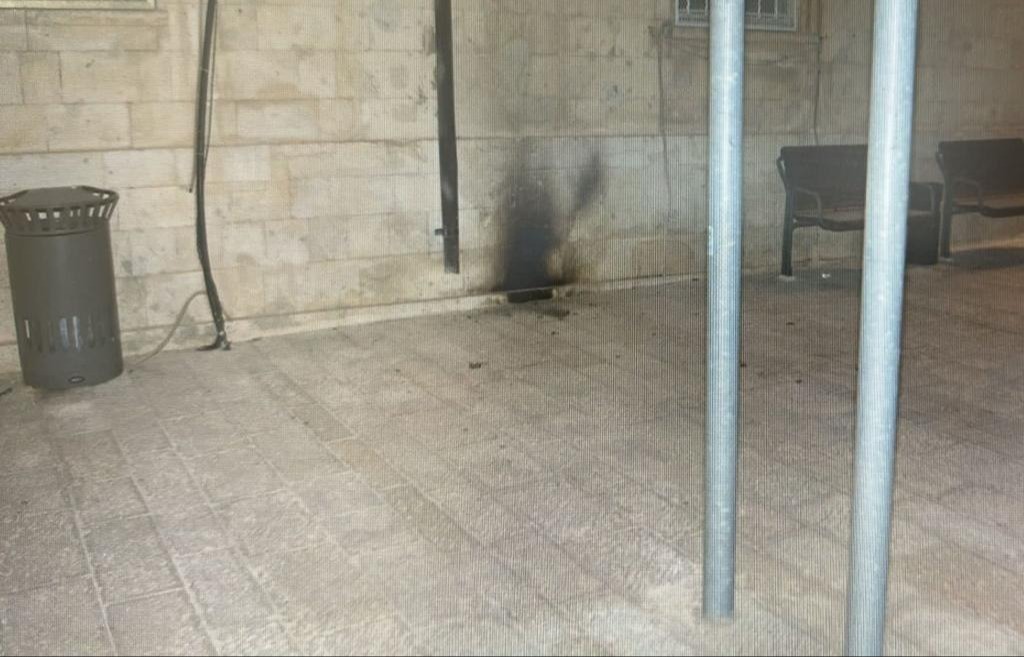 המבנים לאחר נסיון ההצתה
