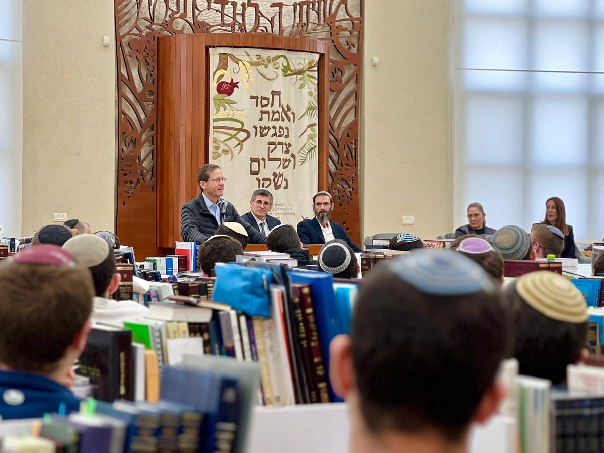 הנשיא הרצוג בישיבת ההסדר בירוחם