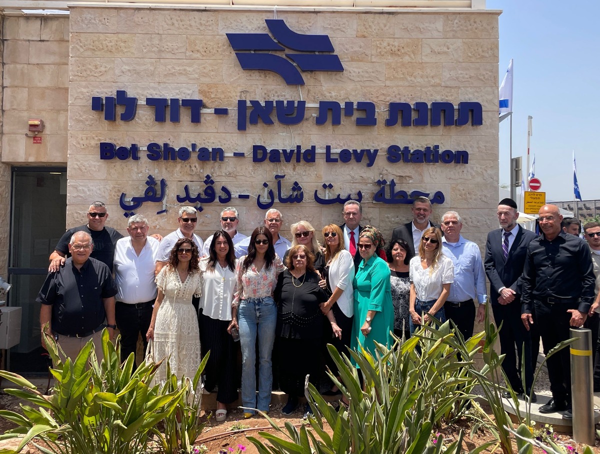 מחווה לשר בתחנת הרכבת