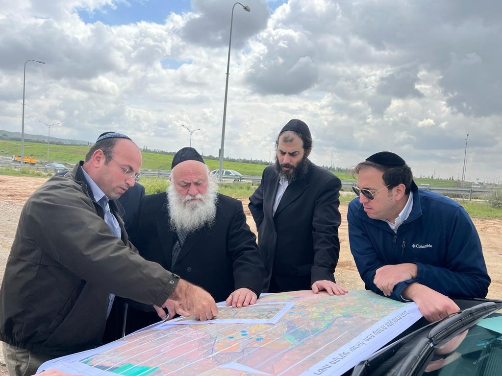 עם מפת המרחב
