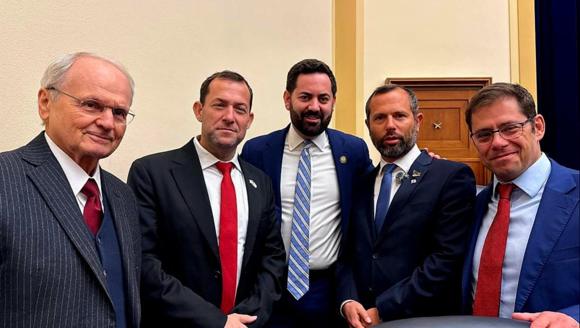 בכירים אמריקנים: 